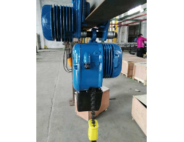 pk型環(huán)鏈電動葫蘆被用在配電網(wǎng)設備安裝作業(yè)中